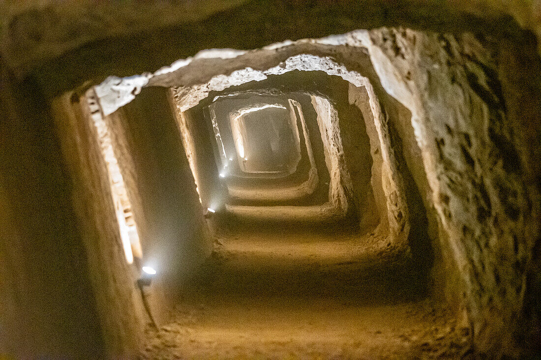 Reisegruppe erkundet die Goldmine von Ojuela.