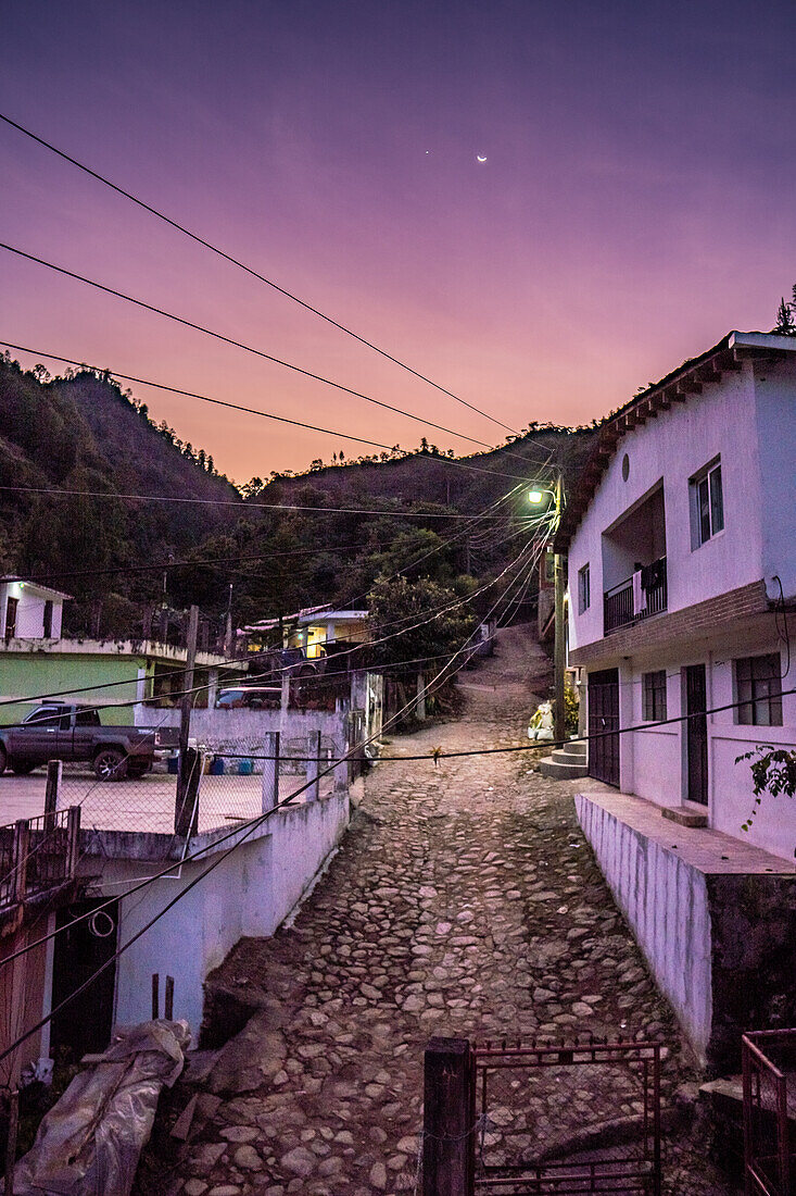 Kleine Stadt in Hoja Blanca, Departement Huehuetenango in Guatemala