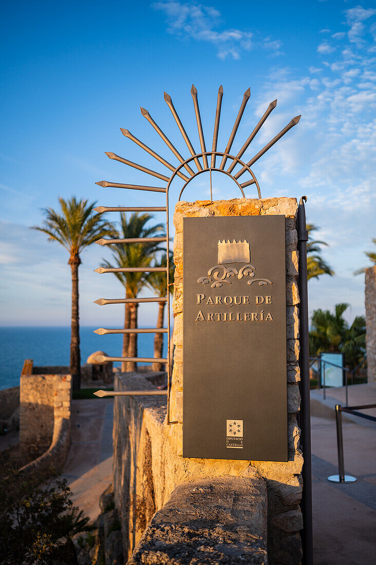 Artilleriepark in der Burg Papa Luna, Peñiscola, Castellon, Valencianische Gemeinschaft, Spanien