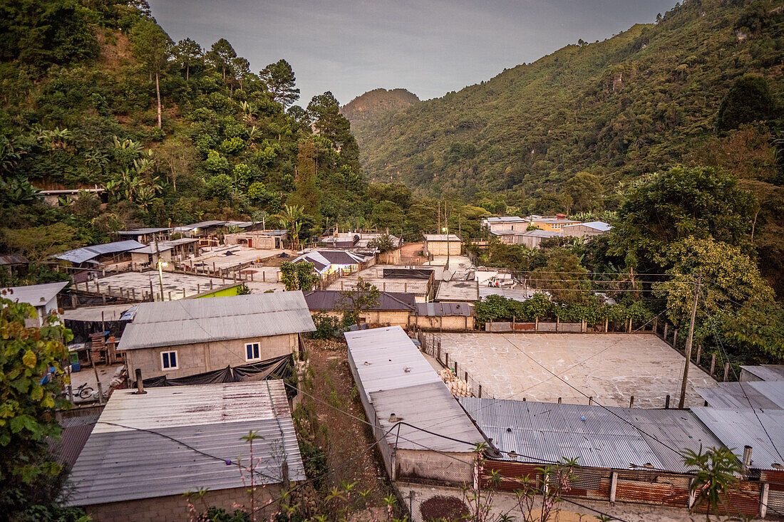 Kleine Stadt in Hoja Blanca, Departement Huehuetenango in Guatemala