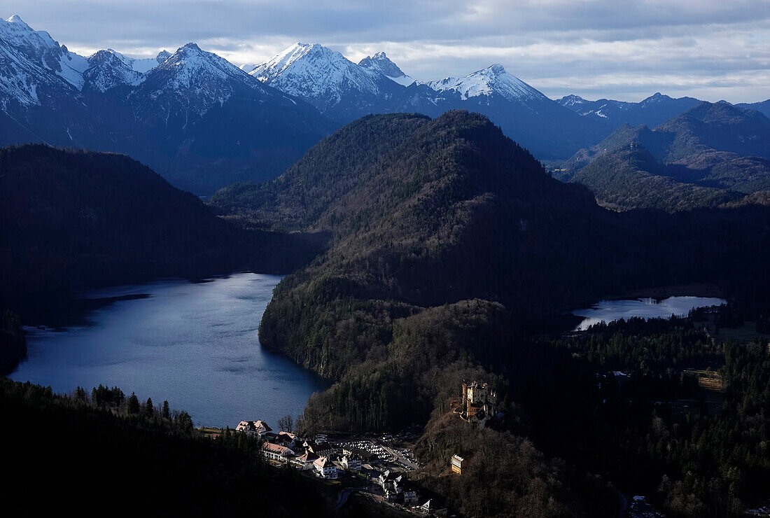 Schloss Hohenschwangau und der Alpsee, Südbayern, Deutschland, Europa