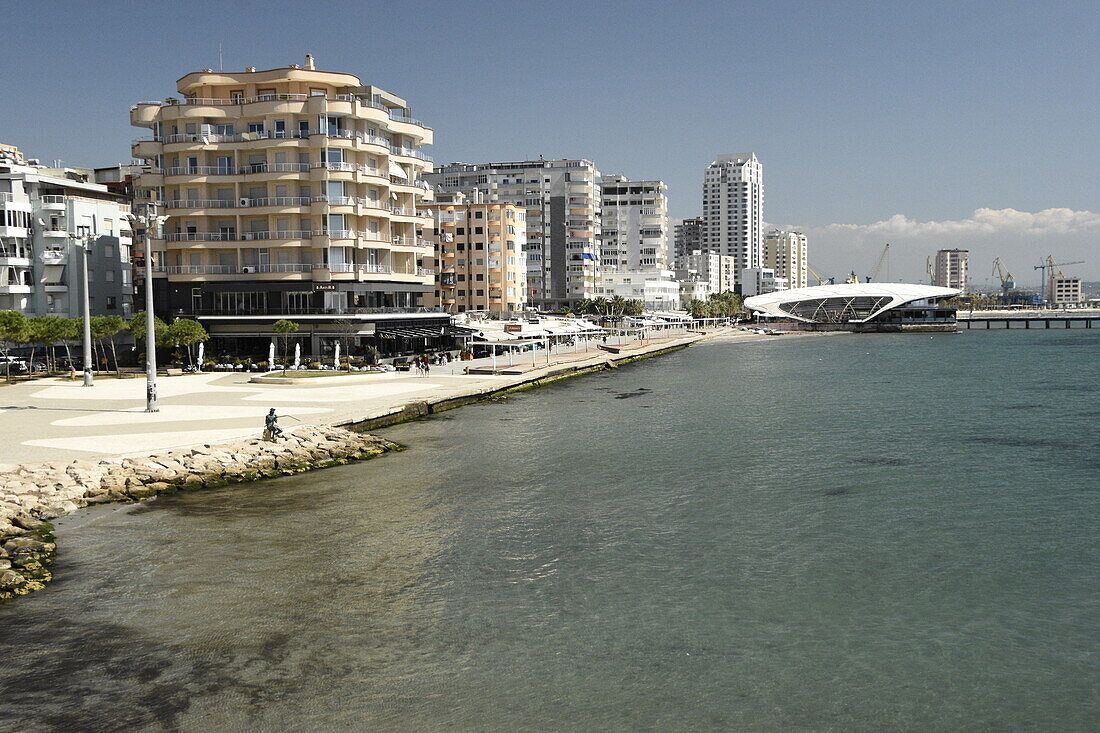 Promenade in Durres, Albanien, Europa