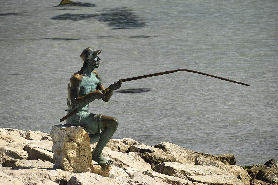 Skulptur eines Fischers, Durres, Albanien, Europa