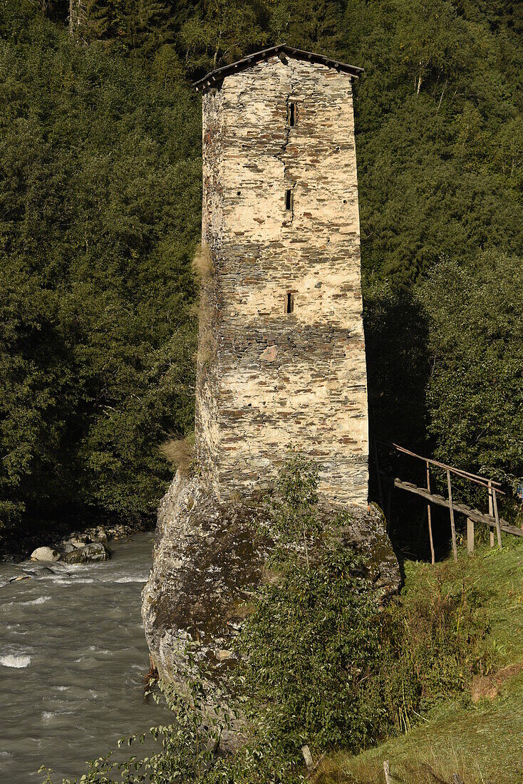 Turm der Liebe in Svaneti, traditioneller mittelalterlicher Turm in Svaneti, Georgien, Zentralasien, Asien