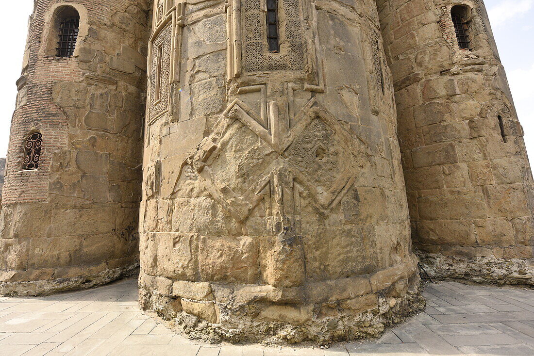 Die Mariä-Himmelfahrts-Kirche von Metekhi, Tiflis, Georgien, Zentralasien, Asien