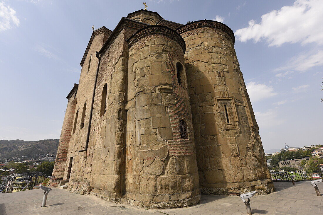 Die Mariä-Himmelfahrts-Kirche von Metekhi, Tiflis, Georgien, Zentralasien, Asien