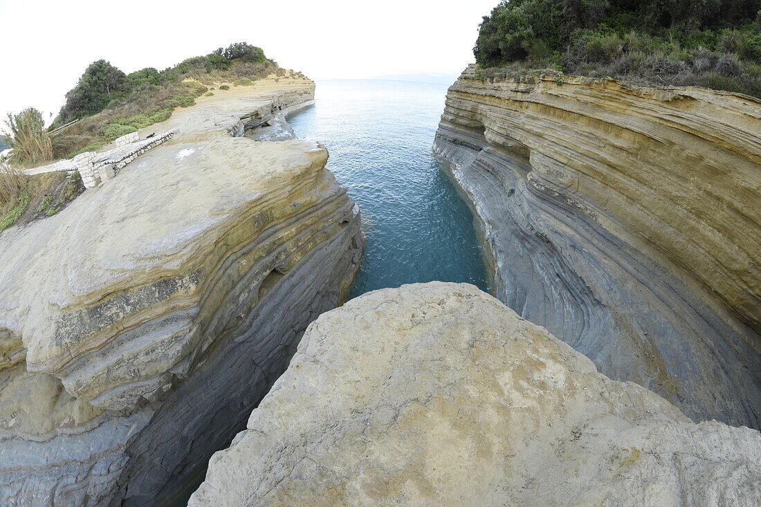 Berühmter Kanal der Liebe (Canal D'Amour) in Sidari, Korfu, Griechische Inseln, Griechenland, Europa