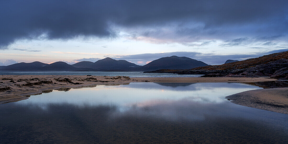 Strand von Luskentyre bei Sonnenuntergang, Isle of Harris, Äußere Hebriden, Schottland, Vereinigtes Königreich, Europa