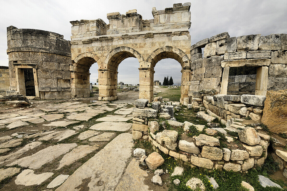 Ancient City of Hierapolis, Pamukkale, UNESCO World Heritage Site, Anatolia, Turkey, Asia Minor, Asia