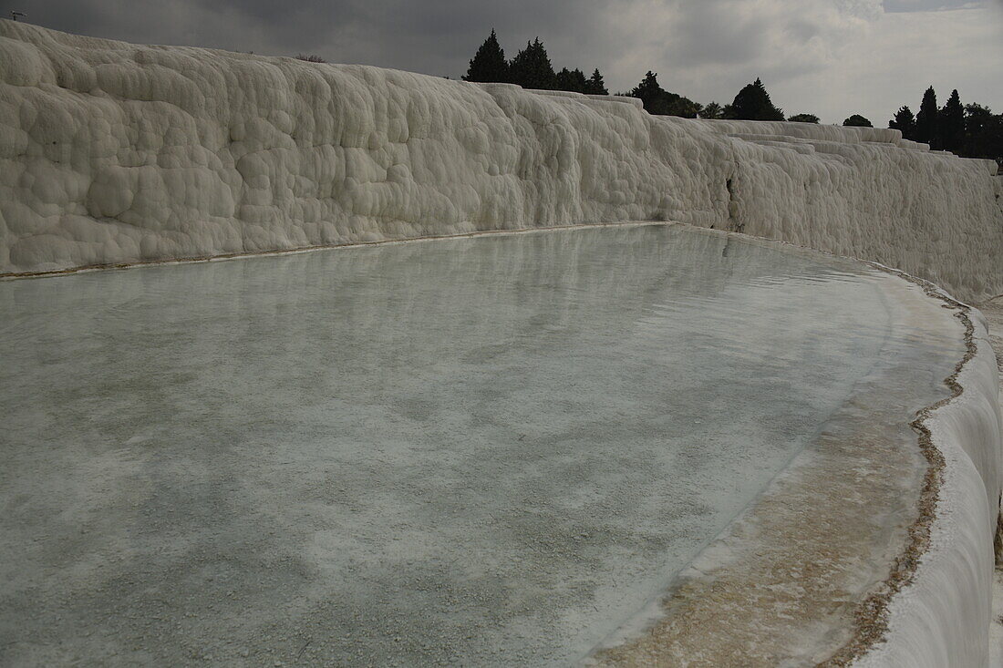 Travertinbecken und Terrassen der Baumwollburg von Pamukkale, UNESCO-Weltkulturerbe, Anatolien, Türkei, Kleinasien, Asien