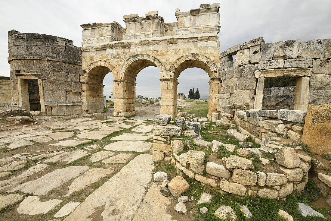 Ancient City of Hierapolis, Pamukkale, UNESCO World Heritage Site, Anatolia, Turkey, Asia Minor, Asia