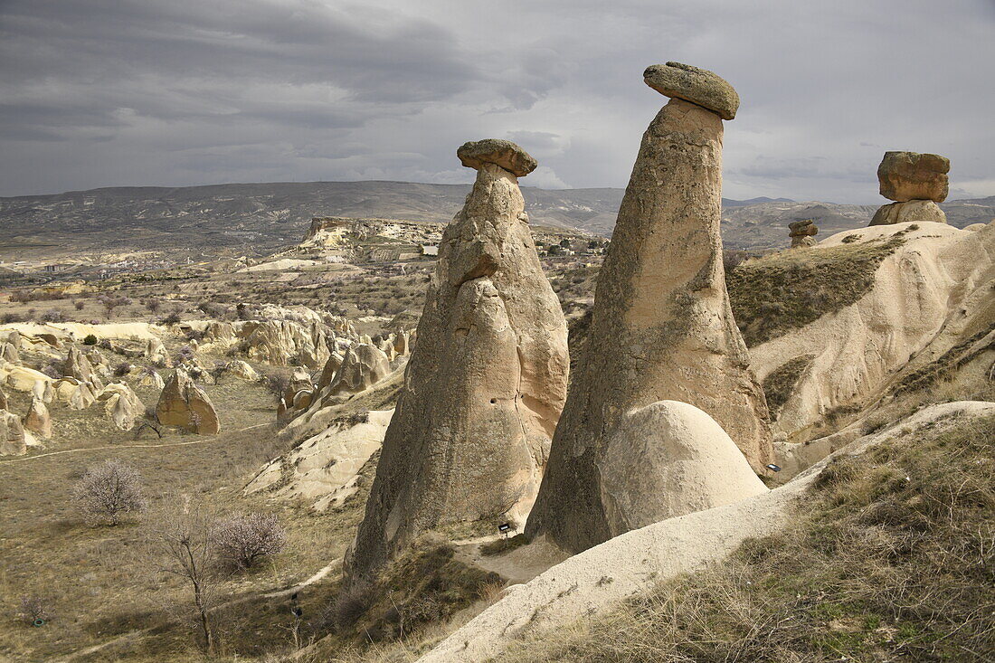 Three Beauties Fairy Chimneys, UNESCO-Weltkulturerbe, Kappadokien, Nevsehir, Anatolien, Türkei, Kleinasien, Asien