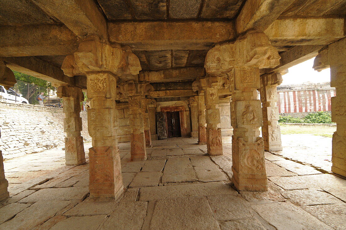 Interior of the Sri Virupaksha temple in Hampi, UNESCO World Heritage Site, Karnataka, India, Asia