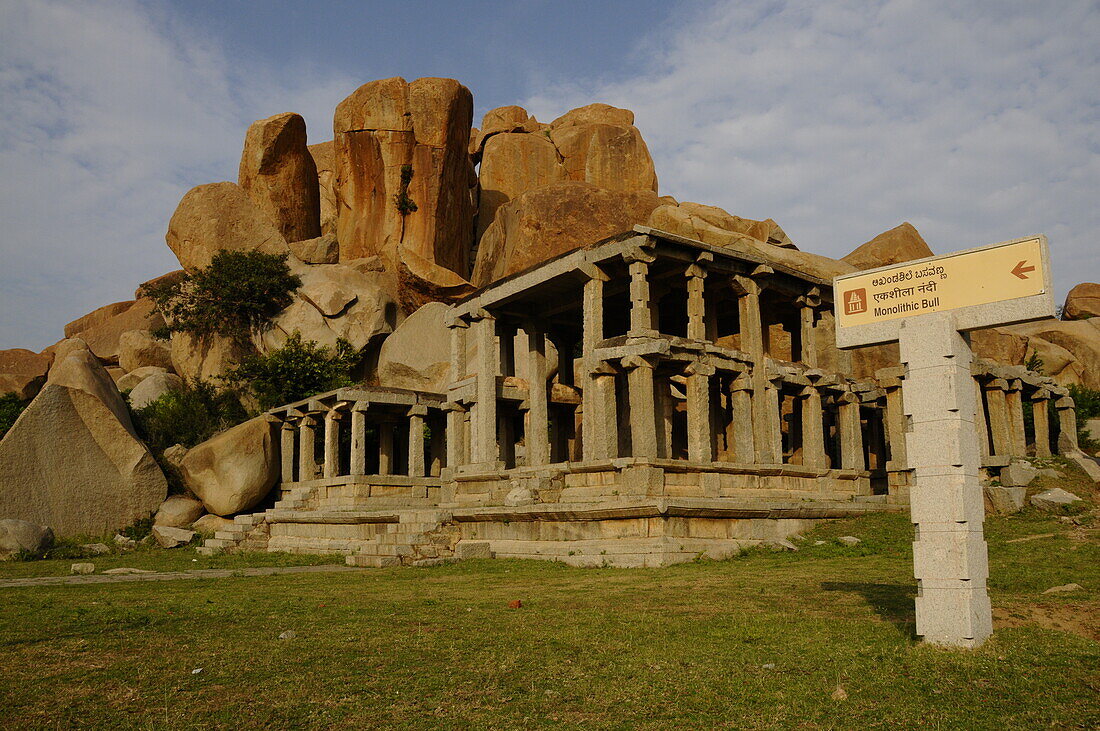 Monolithischer Stier, Hindu-Tempel in Hampi, UNESCO-Welterbestätte, Karnataka, Indien, Asien