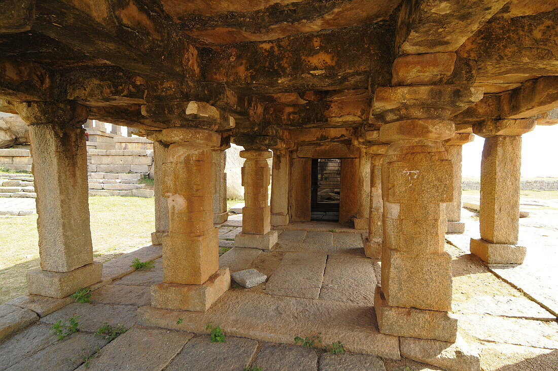 Mandapa in a Vishnu Virukpaksha Temple, Hampi, UNESCO World Heritage Site, Karnataka, India, Asia