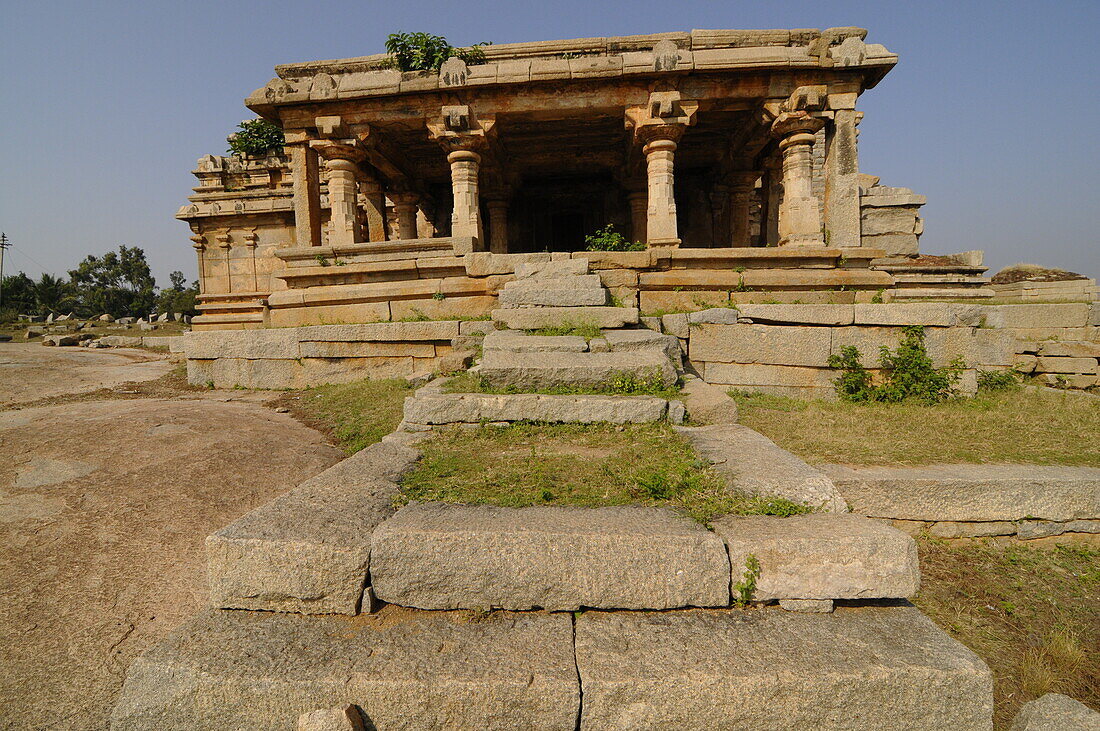 Shiva-Tempel auf dem Hemakuta-Hügel, Hampi, UNESCO-Welterbestätte, Karnataka, Indien, Asien