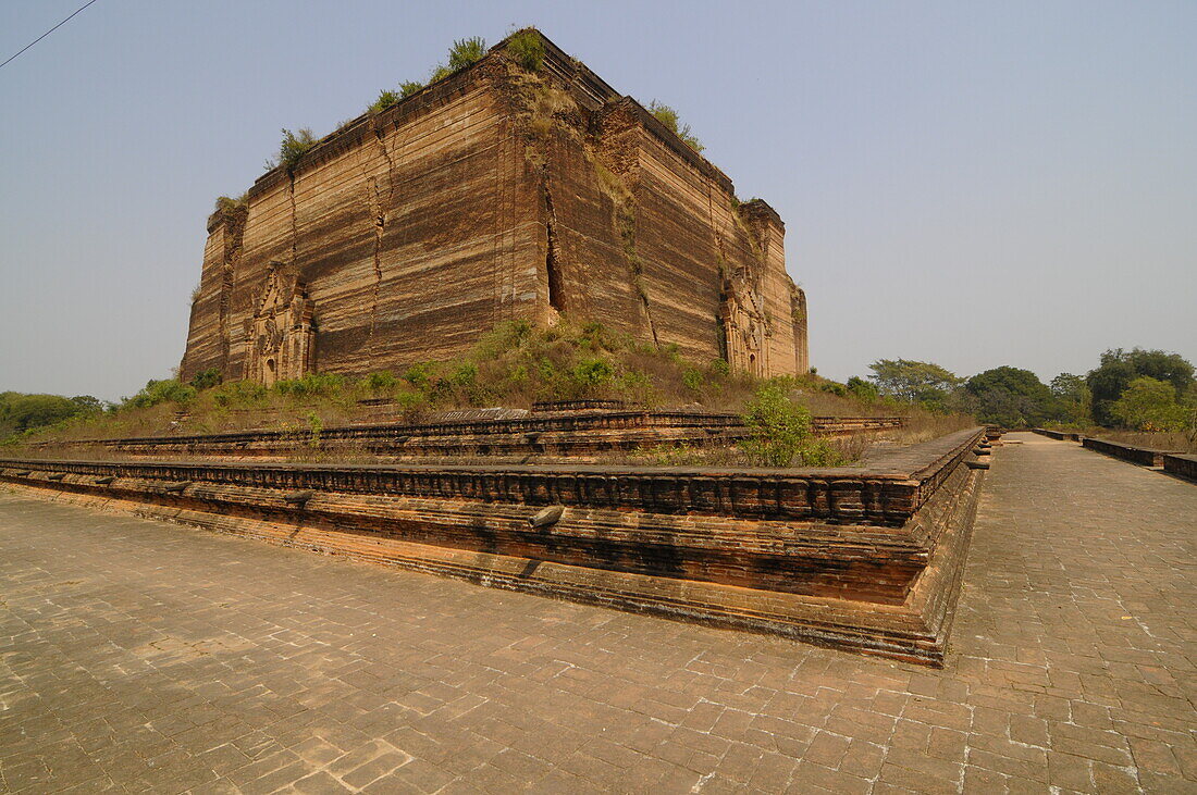 Unvollendete Pagode von Mingun, in der Nähe von Mandalay, Bezirk Sagaing, Myanmar, Asien