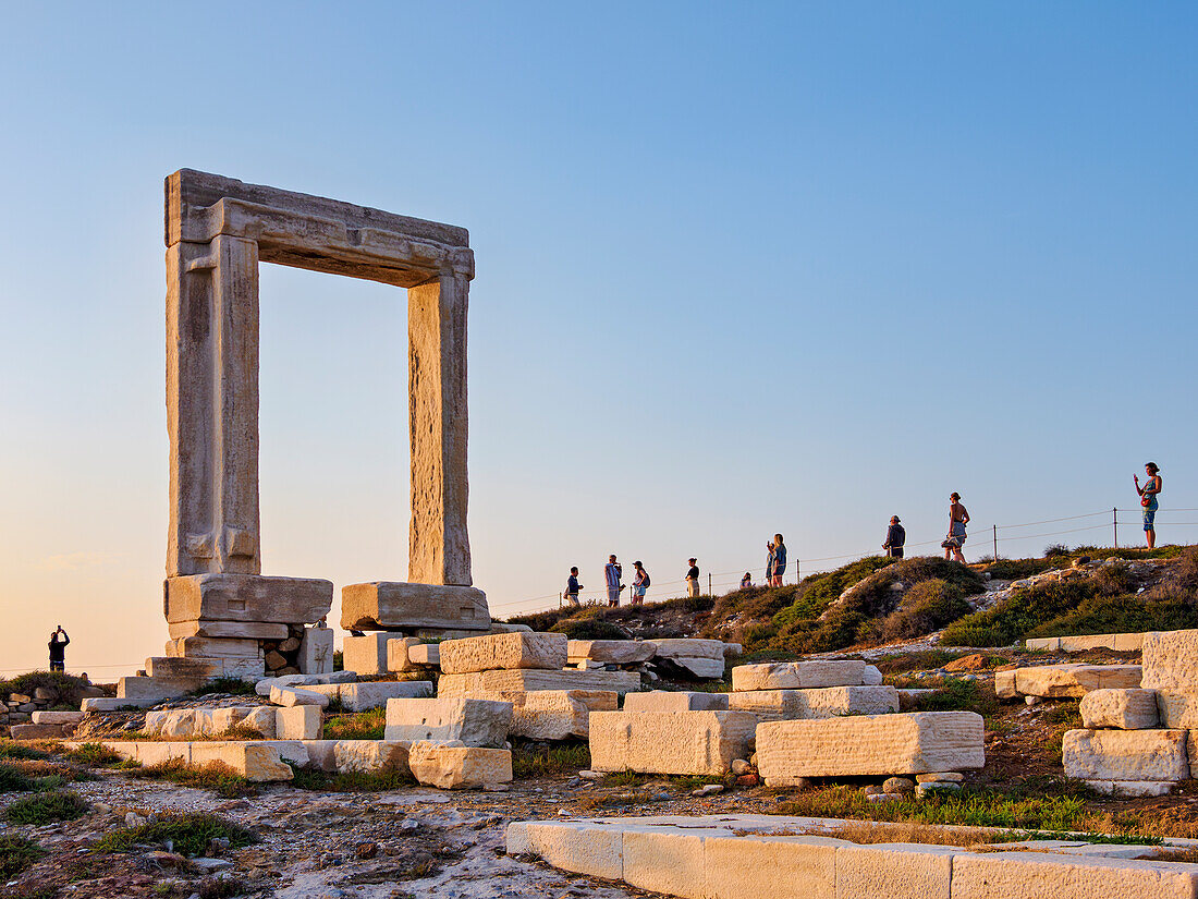 Apollo-Tempel bei Sonnenuntergang, Chora, Naxos-Stadt, Insel Naxos, Kykladen, Griechische Inseln, Griechenland, Europa