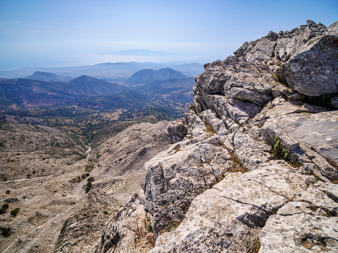 Landschaft vom Gipfel des Berges Zas (Zeus) aus gesehen, Insel Naxos, Kykladen, Griechische Inseln, Griechenland, Europa