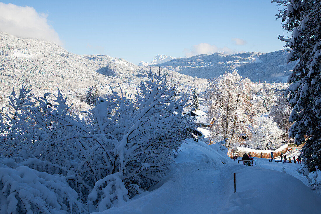 Winterzeit mit viel Schnee in den Bayerischen Alpen, Garmisch-Partenkirchen, Deutschland, Europa