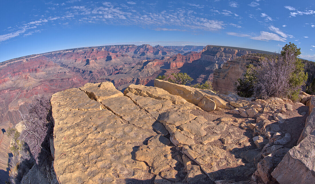 Blick von den Klippen des Powell Point hinter dem Powell Memorial, Grand Canyon, UNESCO-Welterbe, Arizona, Vereinigte Staaten von Amerika, Nordamerika