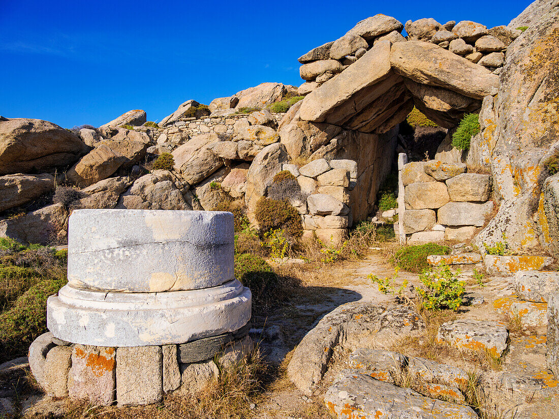 Grotte des Herakles, Berg Kynthos, Archäologische Stätte von Delos, UNESCO-Welterbe, Insel Delos, Kykladen, Griechische Inseln, Griechenland, Europa