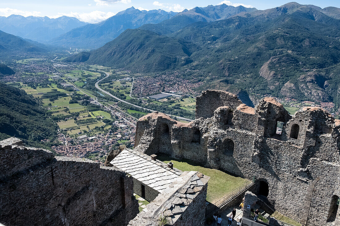 Detail der Sacra di San Michele, einer religiösen Anlage auf dem Berg Pirchiriano, an der Südseite des Val di Susa, Gemeinde Sant'Ambrogio di Torino, Metropolitanstadt Turin, Piemont, Italien, Europa