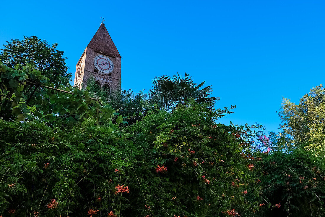 Blick auf den Glockenturm von Stella Maris, Via al Castello in der Stadt Rivoli, Metropolitanstadt Turin, Piemont, Italien, Europa