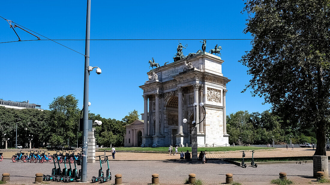 View of Porta Sempione (Simplon Gate) and Arco della Pace (Arch of Peace), 19th century triumphal arch with Roman roots, Milan, Lombardy, Italy, Europe