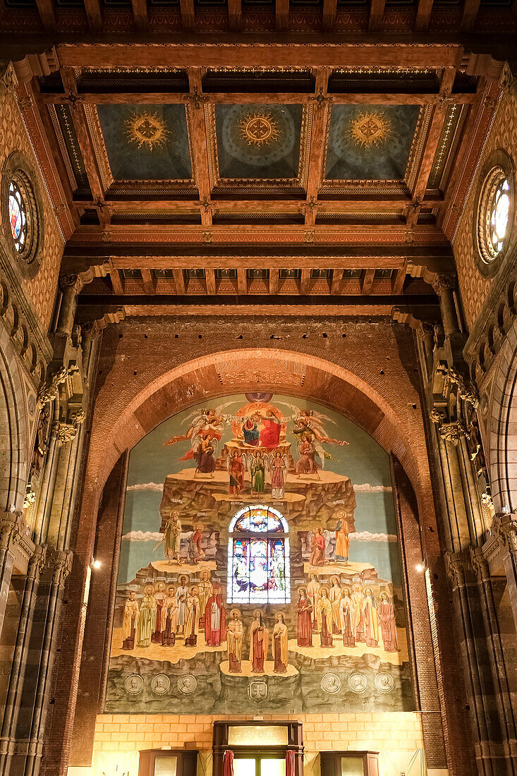 Innenraum der Corpus-Domini-Kirche, eine Mischung aus neoromanischem, neobyzantinischem und Jugendstil, fertiggestellt 1901, von Papst Pius XII. zur Basilika minor erhoben, Mailand, Lombardei, Italien, Europa