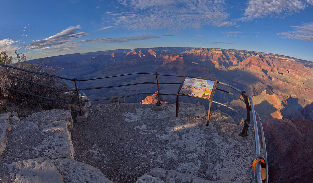 Die mit einem Sicherheitsgeländer versehene Felswand des Mohave Point Overlook, Grand Canyon, UNESCO-Welterbe, Arizona, Vereinigte Staaten von Amerika, Nordamerika