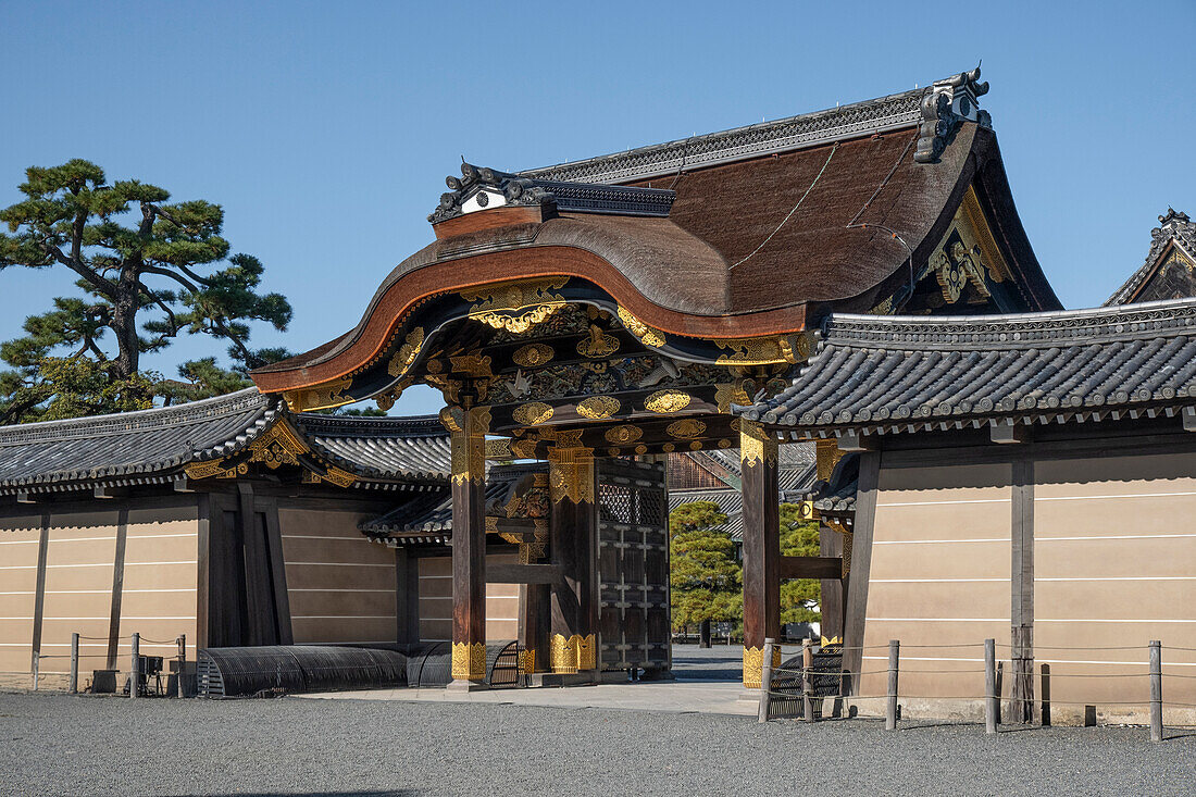 Haupttor der Burg Nijo, UNESCO-Weltkulturerbe, Kyoto, Honshu, Japan, Asien