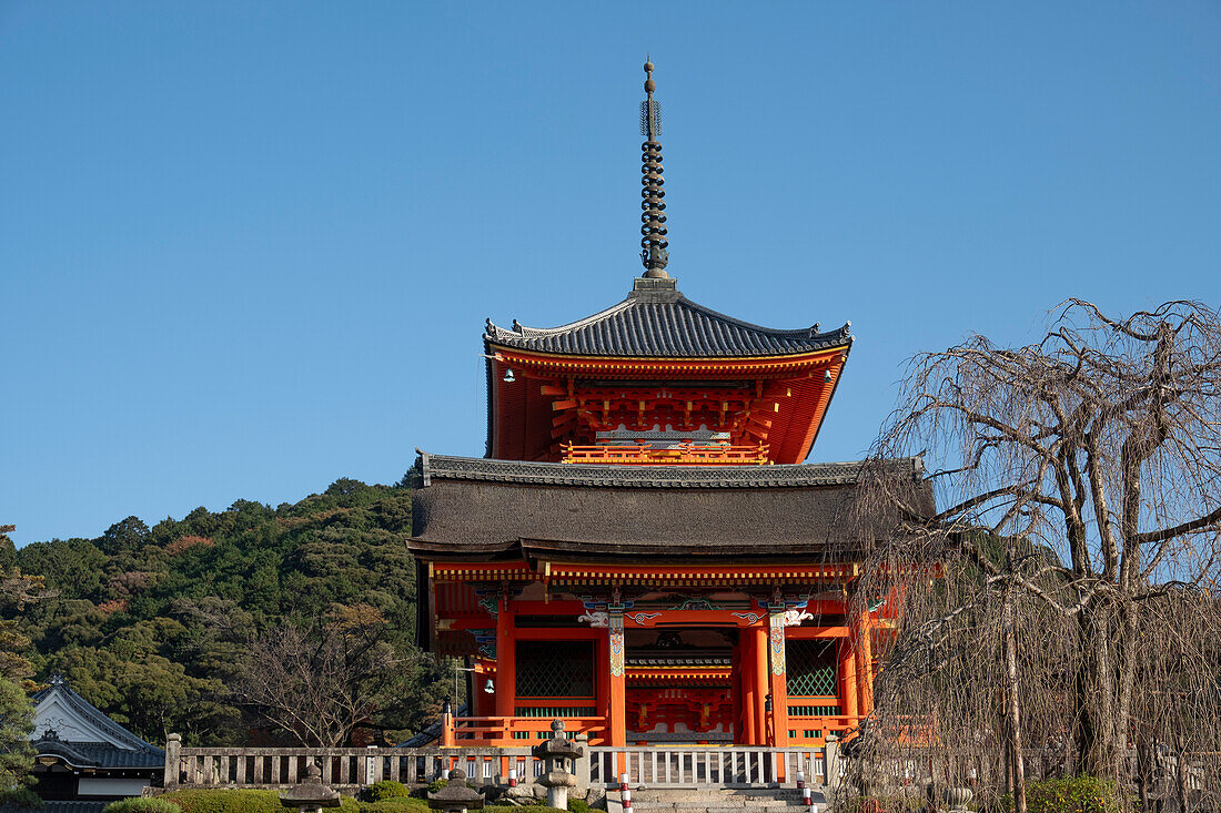 Kiyomizu-dera Buddhist Temple west gate in Kyoto, UNESCO World Heritage Site, Honshu, Japan, Asia