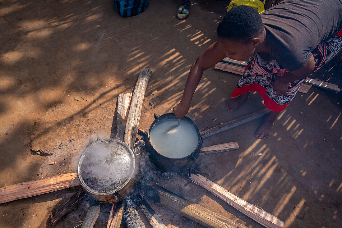 Blick auf das Mantenga Cultural Village, eine traditionelle Eswatini-Siedlung, Malkerns, Eswatini, Afrika