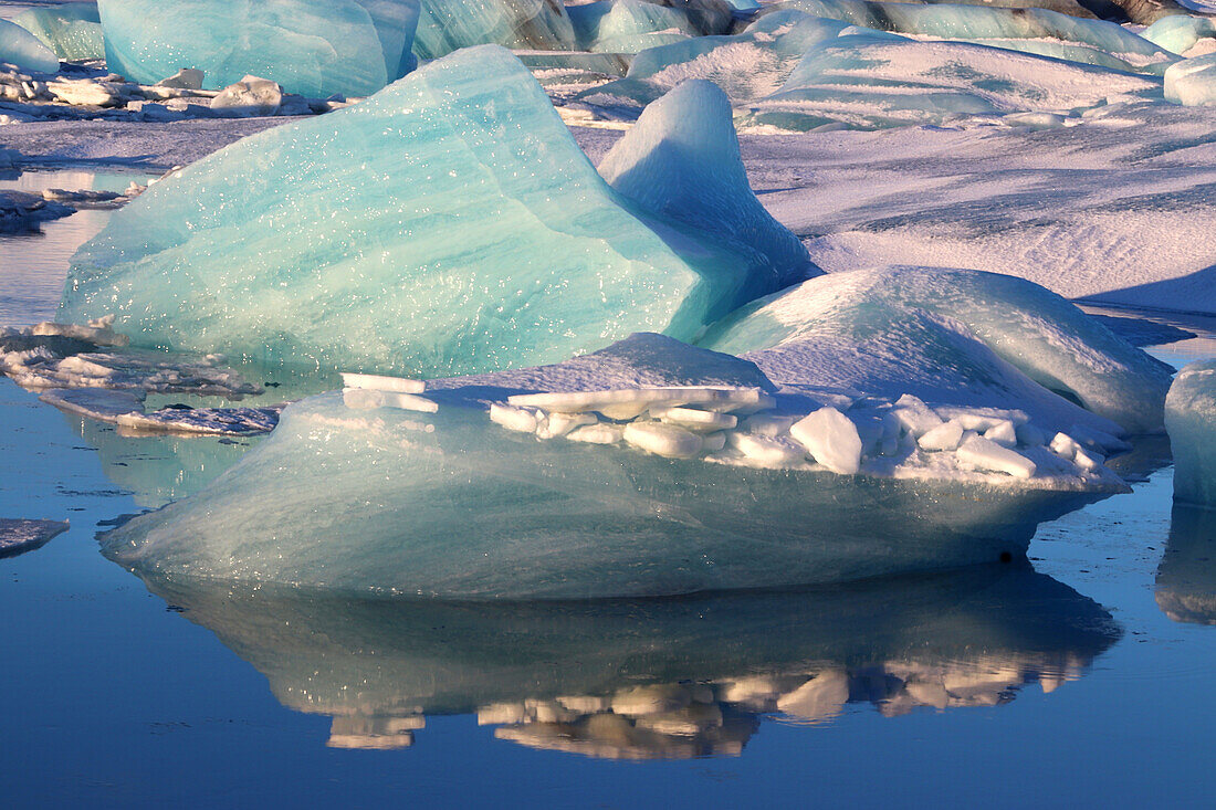 Eisberge, Jokulsarlon Gletscherlagune, Vatnajokull-Nationalpark, Südisland, Polarregionen