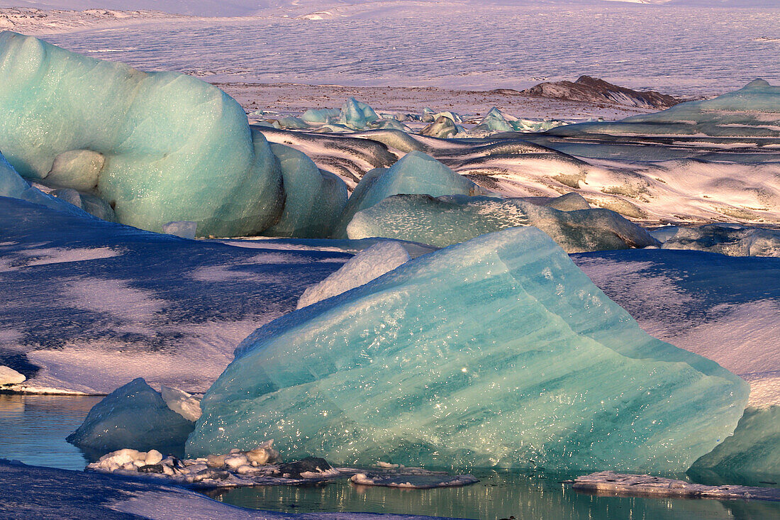 Eisberge, Jokulsarlon Gletscherlagune, Vatnajokull-Nationalpark, Südisland, Polarregionen