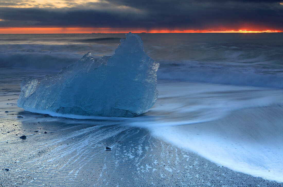 Breioamerkursandur (Diamond Beach) near Jokulsarlon Glacier Lagoon, at sunrise (dawn), Vatnajokull National Park, southern Iceland, Polar Regions