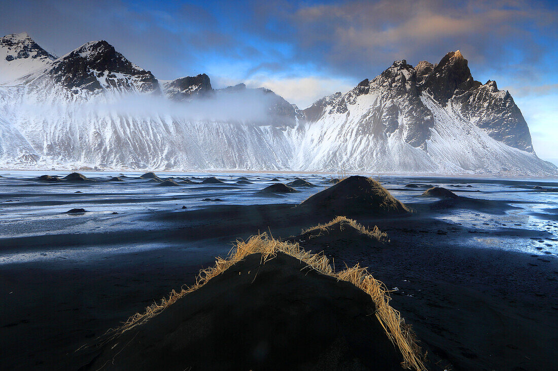 Berg Vestrahorn und Strand von Stokksnes, Südostisland, Polargebiete