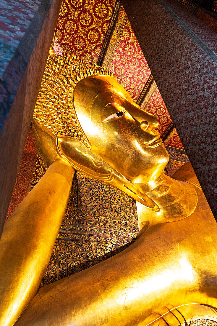 Der liegende Buddha im Inneren der buddhistischen Tempelanlage Wat Pho, Bangkok, Thailand, Südostasien, Asien