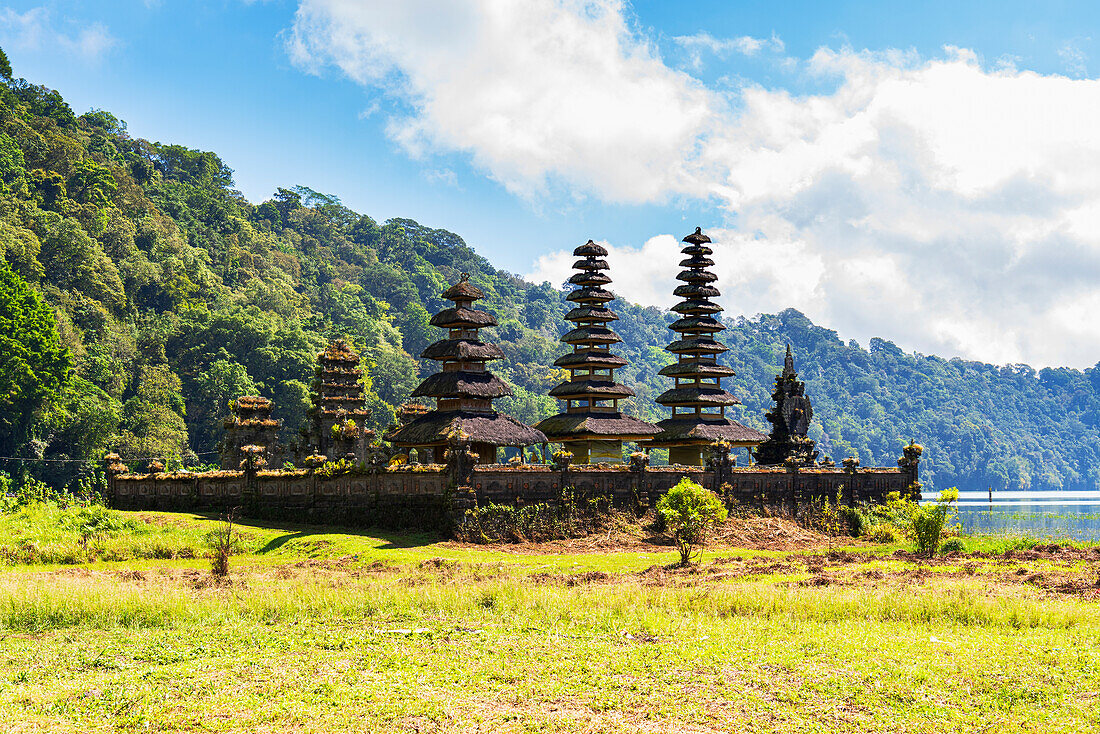 Ulun Danu Tamblingan Water Temple, Munduk, Bali, Indonesia, Southeast Asia, Asia