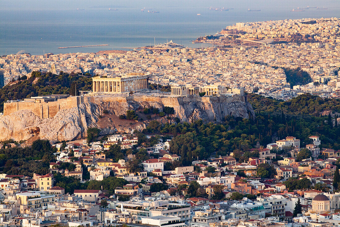 Blick über die Stadt auf die Akropolis, Athen, Griechenland, Europa