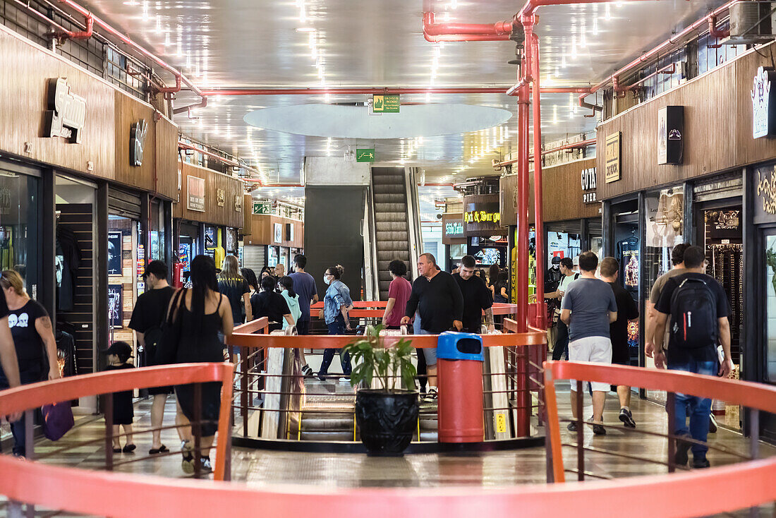 Galeria do Rock, ein moderner Einzelhandelskomplex mit Geschäften für Rock- und Hip-Hop-Musik und -Mode sowie einem Veranstaltungsort, Sao Paulo, Brasilien, Südamerika