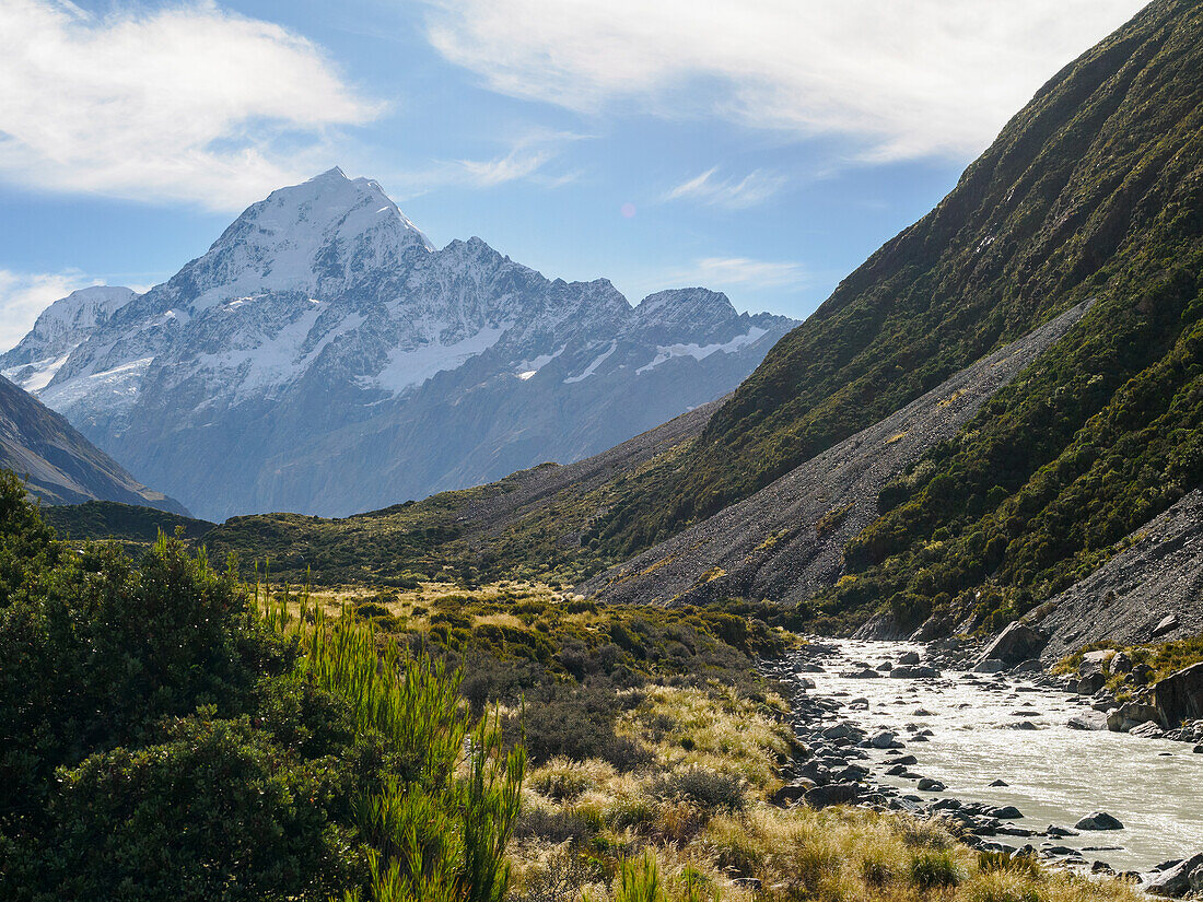 Blick auf Aoraki (Mount Cook) vom Hooker Valley Track im Aoraki (Mount Cook) Nationalpark, UNESCO-Welterbe, Südliche Alpen, Südinsel, Neuseeland, Pazifik