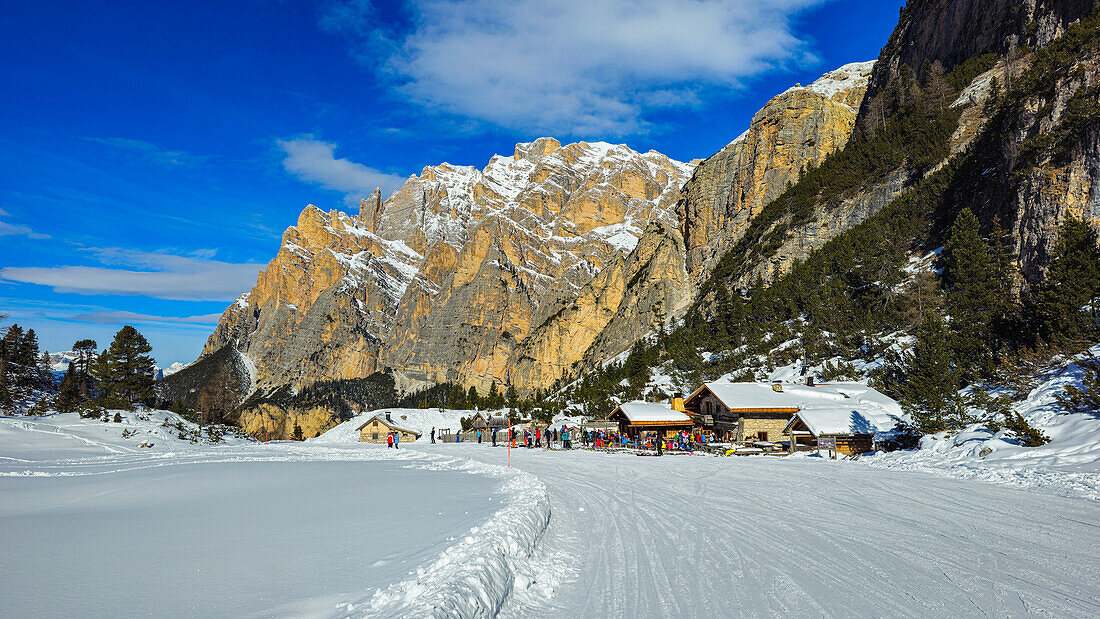 Bergrestaurant, Monte Lagazuoi, Naturpark Ampezzaner Dolomiten, UNESCO-Weltnaturerbe, Venetien, Dolomiten, Italien, Europa