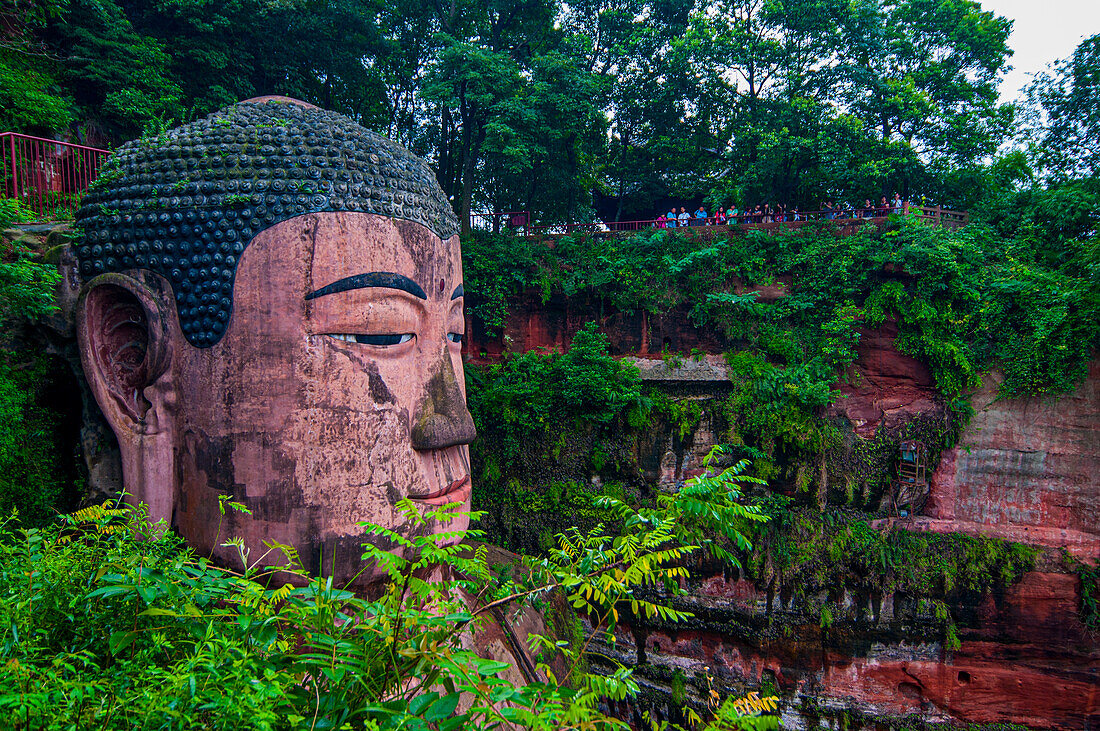 Der Riesenbuddha von Leshan, der größte Steinbuddha der Welt, Mount Emei Scenic Area, UNESCO-Weltkulturerbe, Leshan, Sichuan, China, Asien