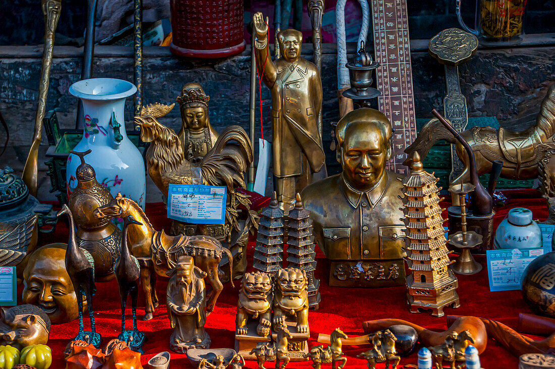 Souvenirs zum Verkauf in der historischen Altstadt von Pingyao (Ping Yao), UNESCO-Welterbe, Shanxi, China, Asien