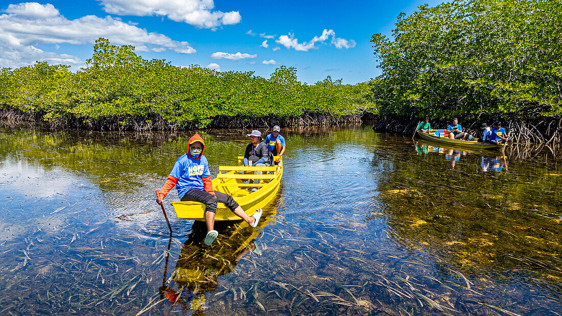 People in a little boat in the swamps of Grande Santa Cruz Island, Zamboanga, Mindanao, Philippines, Southeast Asia, Asia