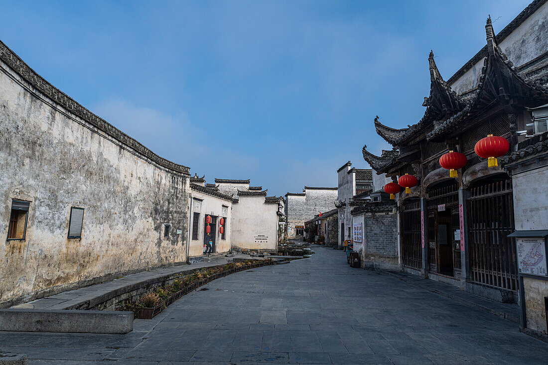 Kleiner Platz im historischen Dorf Xidi, UNESCO-Welterbestätte, Xidi, Anhui, China, Asien