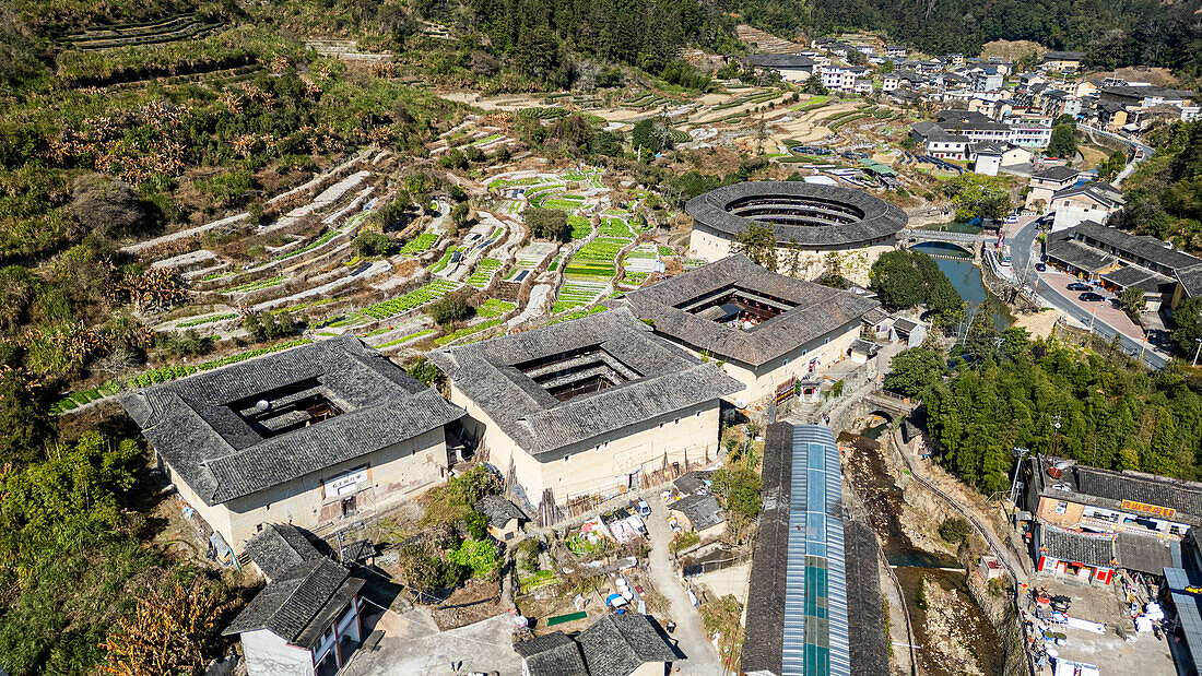 Luftaufnahme des Yuchang Fujian Tulou, ländliche Behausung der Hakka, Fujian, China, Asien