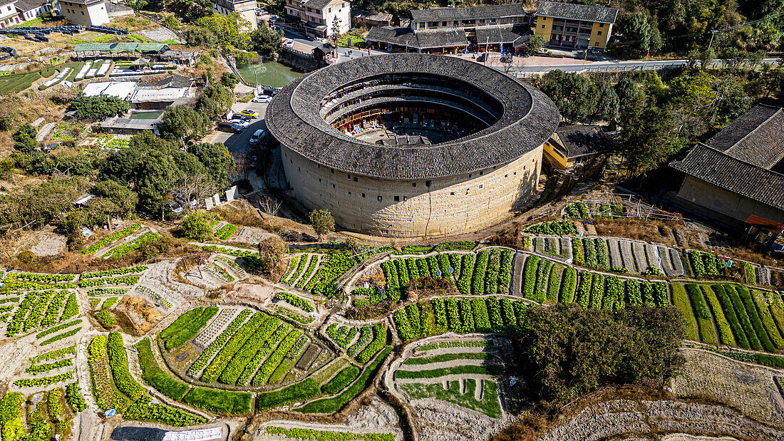 Luftaufnahme des Yuchang Fujian Tulou, ländliche Behausung der Hakka, Fujian, China, Asien